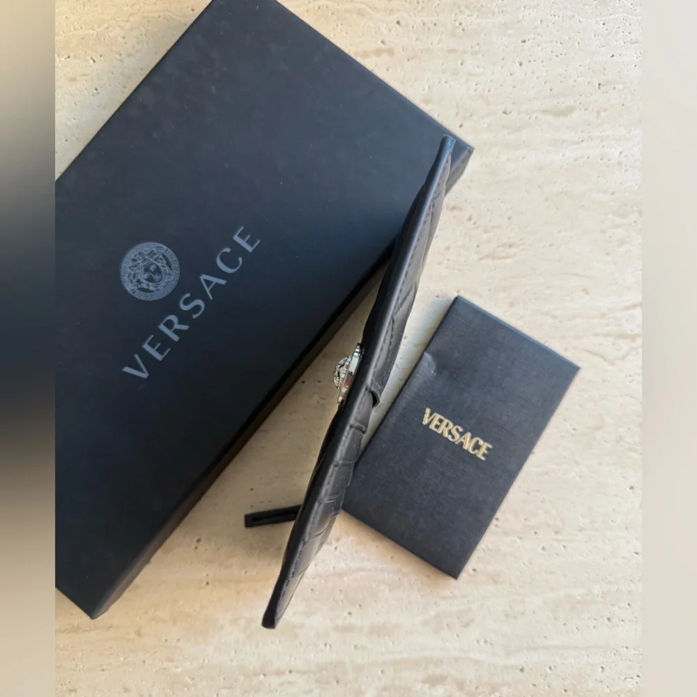NWT VERSACE Black Quilted Leather Card Holder with Zipper